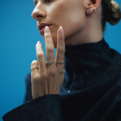 Pierścionek Beaded Solitaire z diamentem w żółtym i białym złocie
